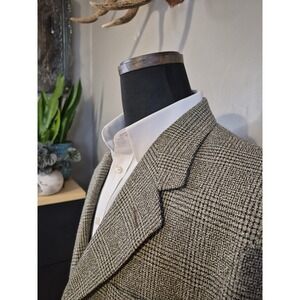 J Riggins Mens Wool Sports Coat 40R Taupe Plaid 3 Button Blazer P506